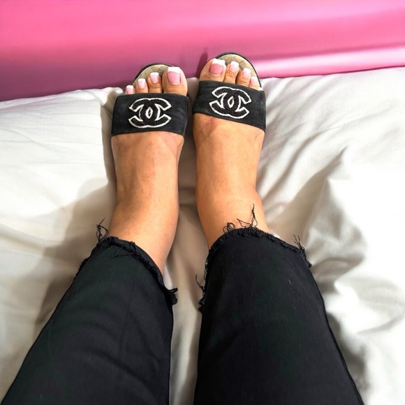 Chanel Black Embroidered Logo Slides size 40 - Picture 1 of 11